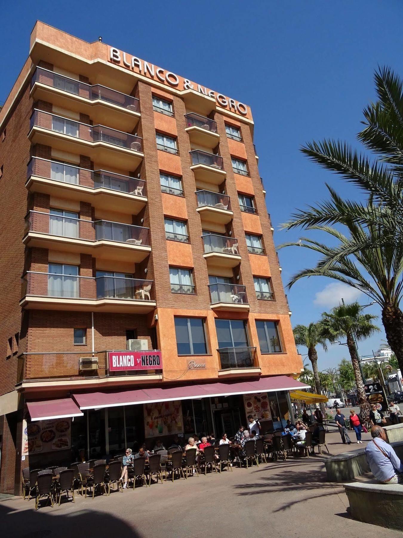 Blanco Y Negro Apartments Lloret de Mar Kültér fotó